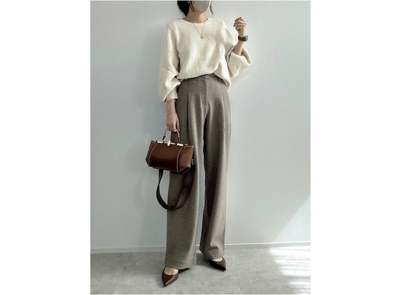 ゆったりとしたスリーブが可愛いウール100％ニットは買い！　出典：WEAR