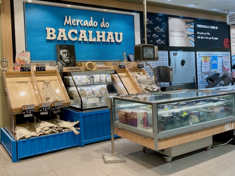 スーパーのバカリャウ売り場