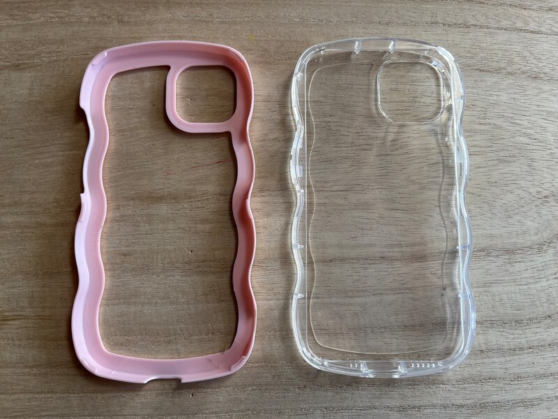 キャンドゥの「なみなみケース」は、外側のフレームと透明ケースを別々に使うこともできる