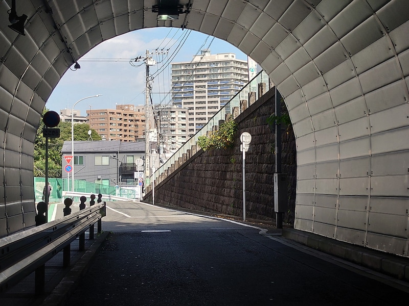 誠司が駆け抜けたのは代官坂トンネル
