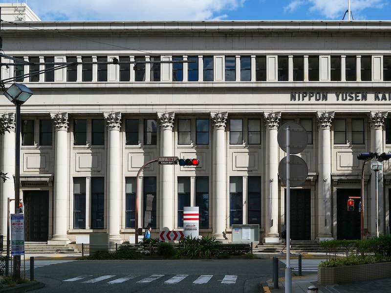 柱が印象的な日本郵船歴史博物館