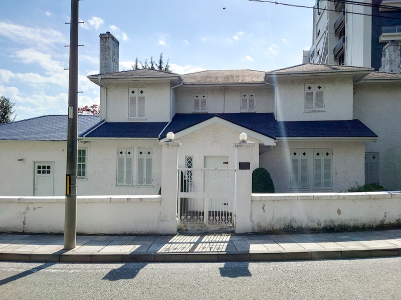 真礼が暮らす洋館は山手にある「BBスタジオ YOKOHAMA HILL」