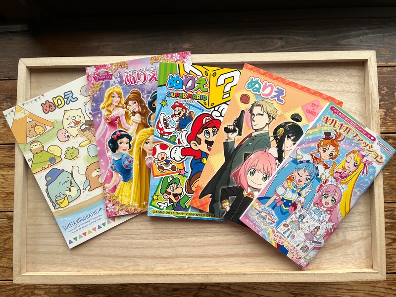 セリアの塗り絵は種類豊富で楽しい