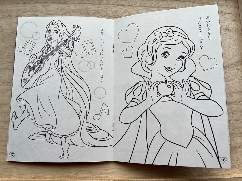 セリアの「ディズニープリンセスぬりえ」はあまり細かい部分がなくお子さんでもぬりやすい