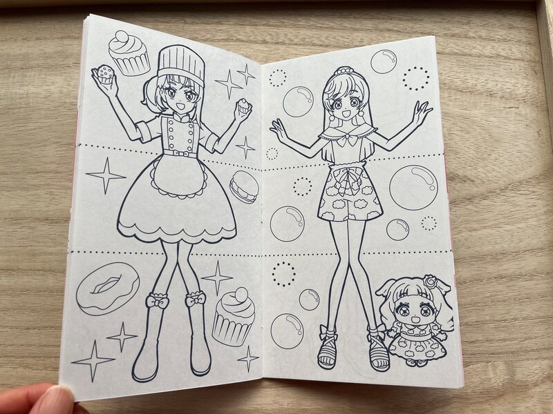 「ひろがるスカイ！プリキュアぬりえ」は洋服に細かい部分もある