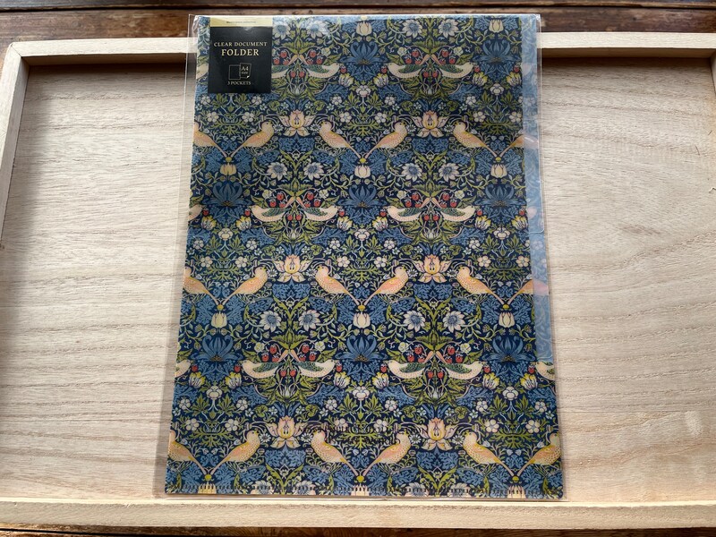 セリアのウィリアム・モリスグッズ「A4 クリアホルダー」