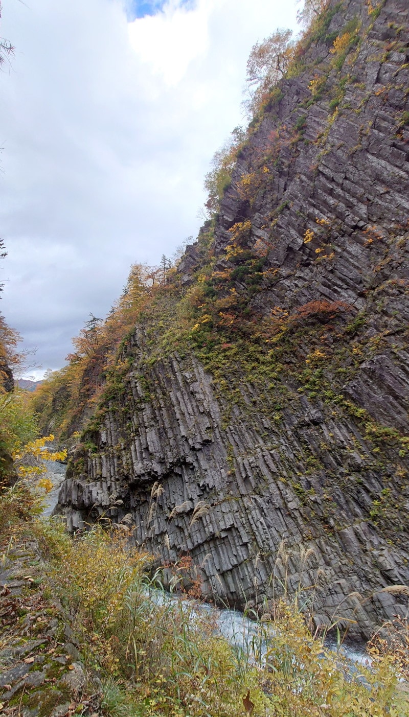 清津峡渓谷トンネル(6)/第三見晴所から見える渓谷と紅葉