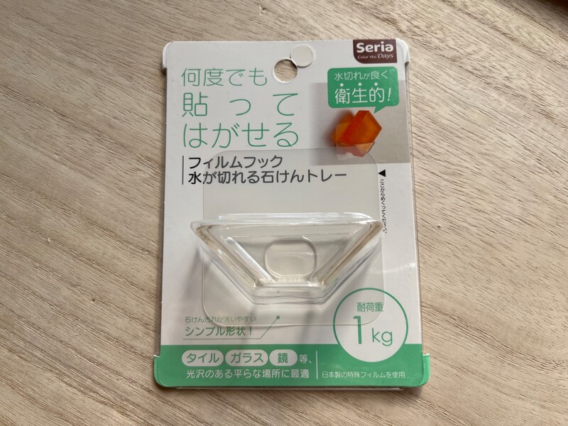 セリアの「フィルムフック水が切れる石けんトレー」
