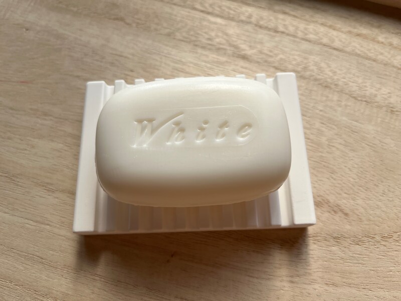セリアの「珪藻土石鹸スタンド」は水分を吸収してくれる