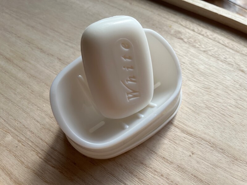 セリアの「タテ置き石けん台」は石鹸を縦、横どちらにもできる