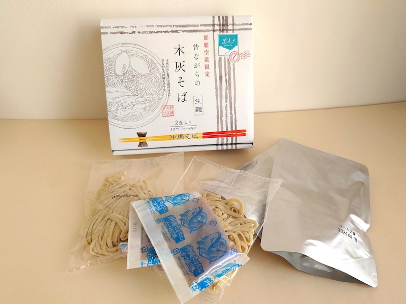 「昔ながらの生麺木灰そば／2食」1976円（税込）