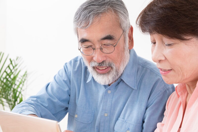 夫が老齢基礎年金と老齢厚生年金を受給したら、妻の老齢基礎年金は支給停止されてしまう……?