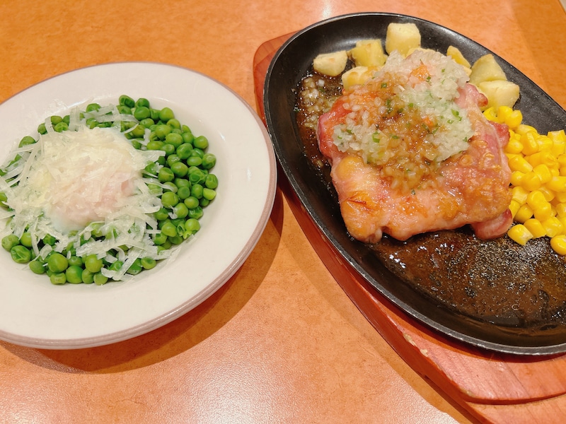 ライス+メイン+副菜+汁物などの「定食」がなく、自分で好きな組み合わせを楽しめる