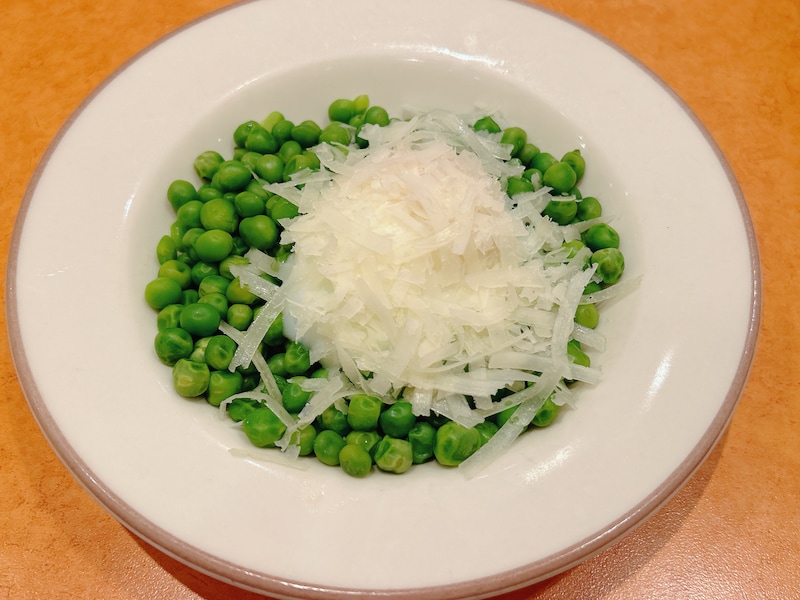 見た目以上の量に驚く「柔らか青豆の温サラダ」
