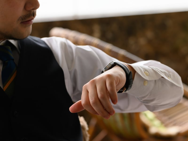 外出についてきたり、わざわざ迎えに来たり。監視しているのか？