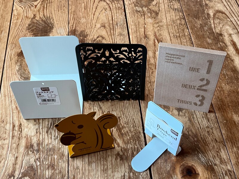 セリアの本立ては収納に優秀