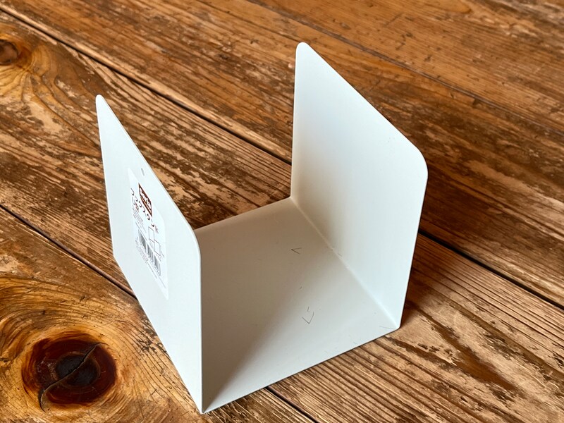 セリアの「ブックスタンドU型」