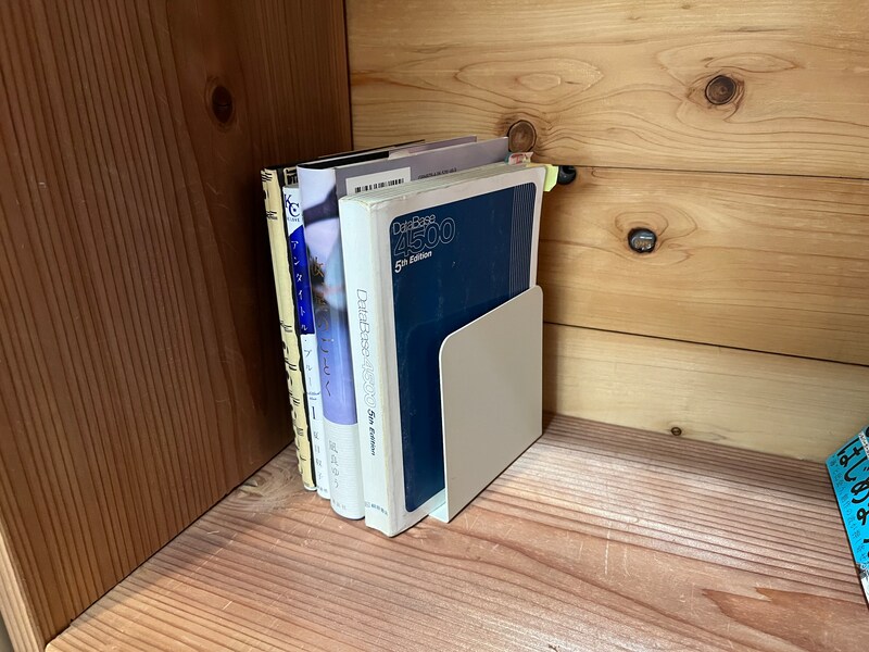 セリアの「ブックスタンドU型」の幅は11cm