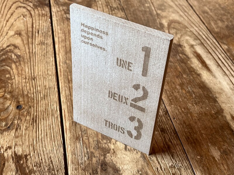 セリアの「木製ブックスタンド」