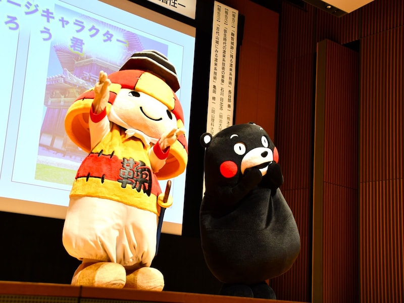 モン”付き羽織袴で狂言師に？渋谷に集合、ハチ公生誕100年を祝う