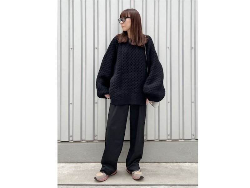 たっぷりとボリュームのあるケーブルニットはコーデの主役に 出典:WEAR