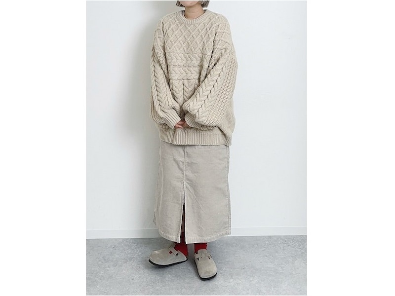 あたたかみのあるアイボリーカラーで冬コーデを明るく　出典：WEAR