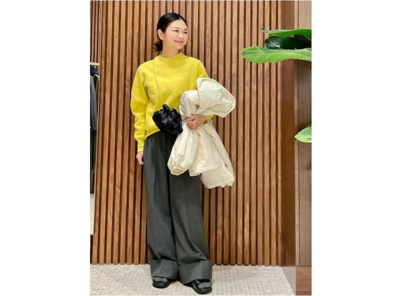 【OKコーデ】きれい色のスウェットを合わせて変化をつけて 出典:WEAR