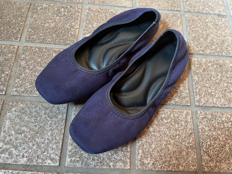 靴全体の写真。最初に撮影したこの写真が、商品のサムネイルになる