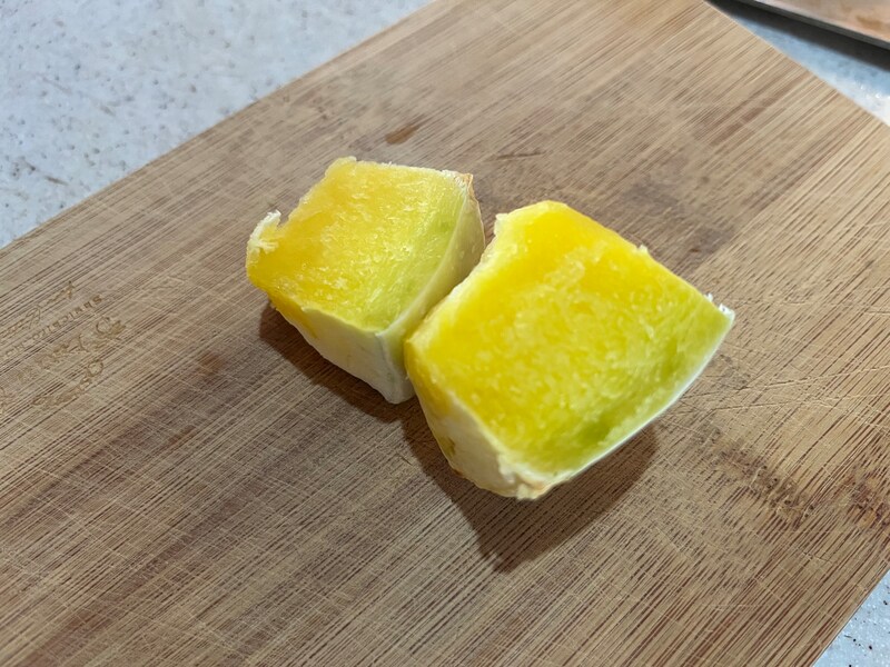 セリアの「レンジ蒸器」で3分蒸すと、柔らかくなった