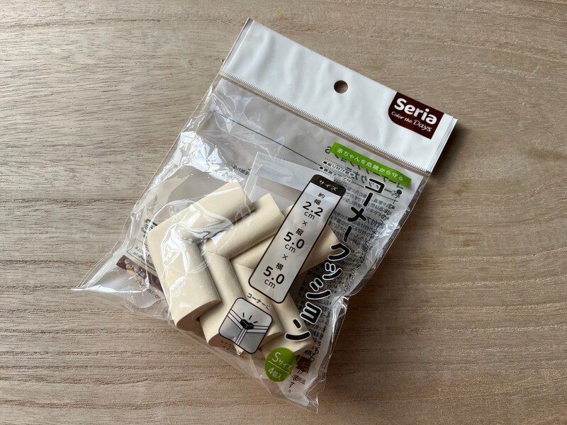 セリアの「コーナークッション」