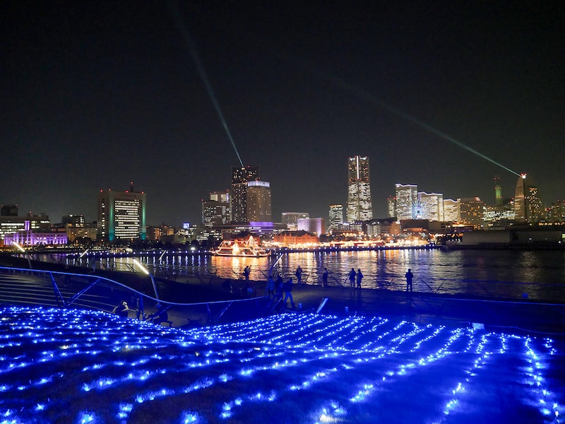 40施設が演出に参加する「ハイライト・オブ・ヨコハマ」は大さん橋からの鑑賞がおすすめ