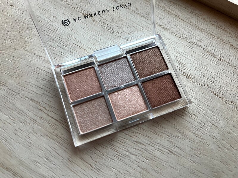 キャンドゥの「6カラー アイパレット 03 シルキーピーチ」はベースからポイントカラーまで6色