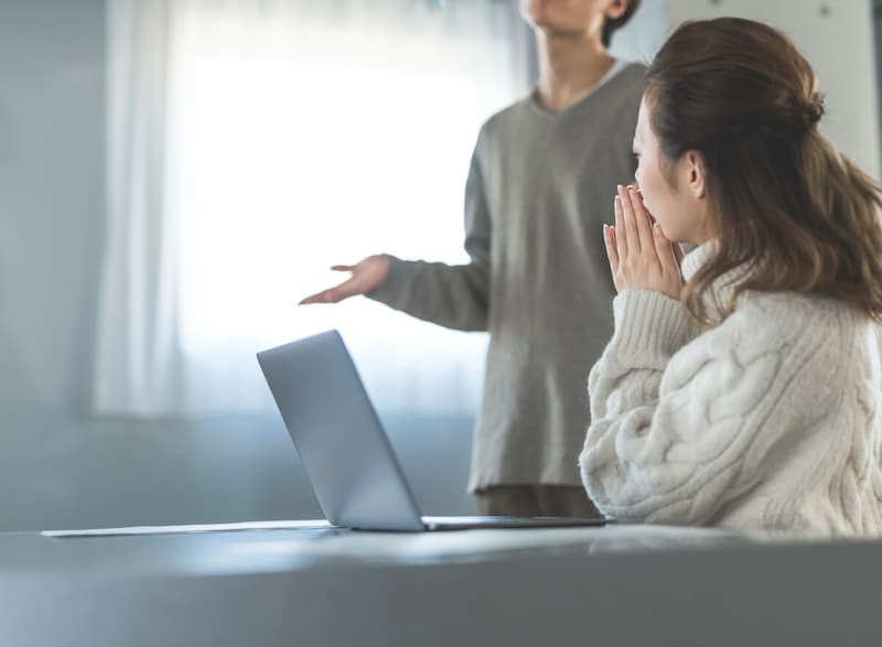 うまくいかないことがあると、妻のせいにする。