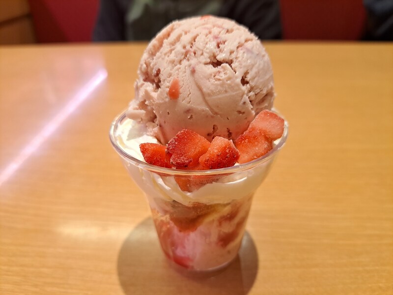 スシローの「いちごのミニパフェ」