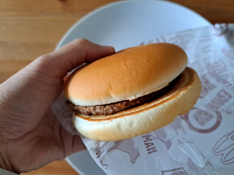 マクドナルドの「ハンバーガー」は牛肉100％で満たされる