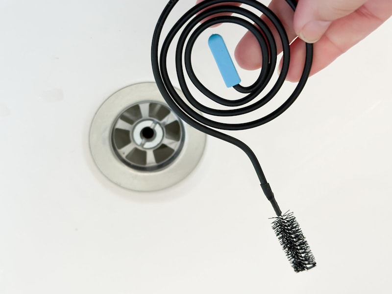 100円ショップの排水口用ブラシ