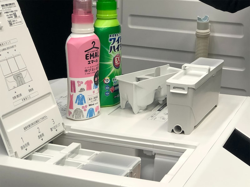 従来おしゃれ着洗剤用だったタンクが、おしゃれ着洗剤または漂白剤から選べるようになりました