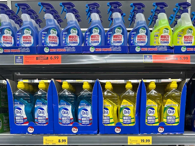 ドバイのスーパーに陳列される家庭用洗剤