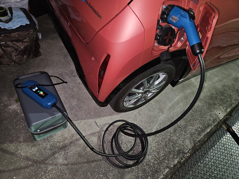 日産サクラを充電