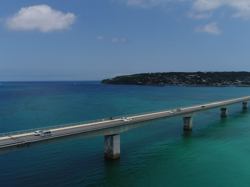 無料で通行できる古宇利大橋 (C)OCVB