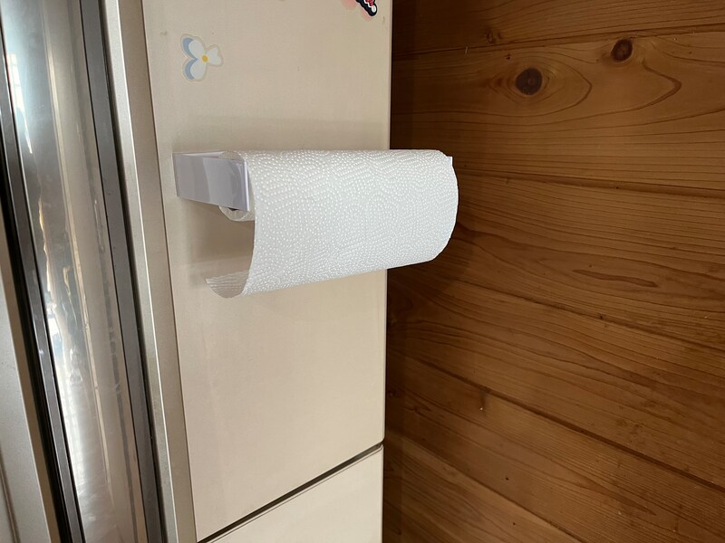 キャンドゥの「マグネット キッチンペーパーホルダー」の耐荷重は250g