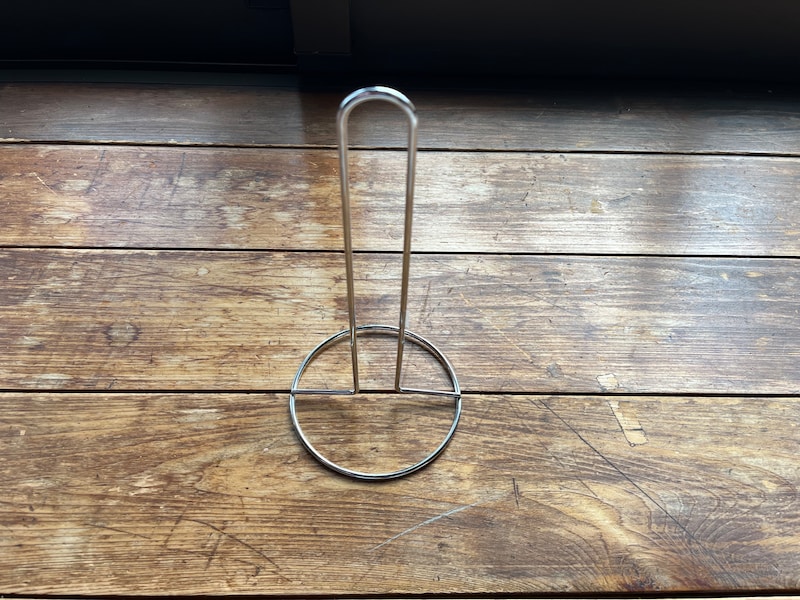 キャンドゥの棚に置くタイプの「キッチンペーパーホルダー」