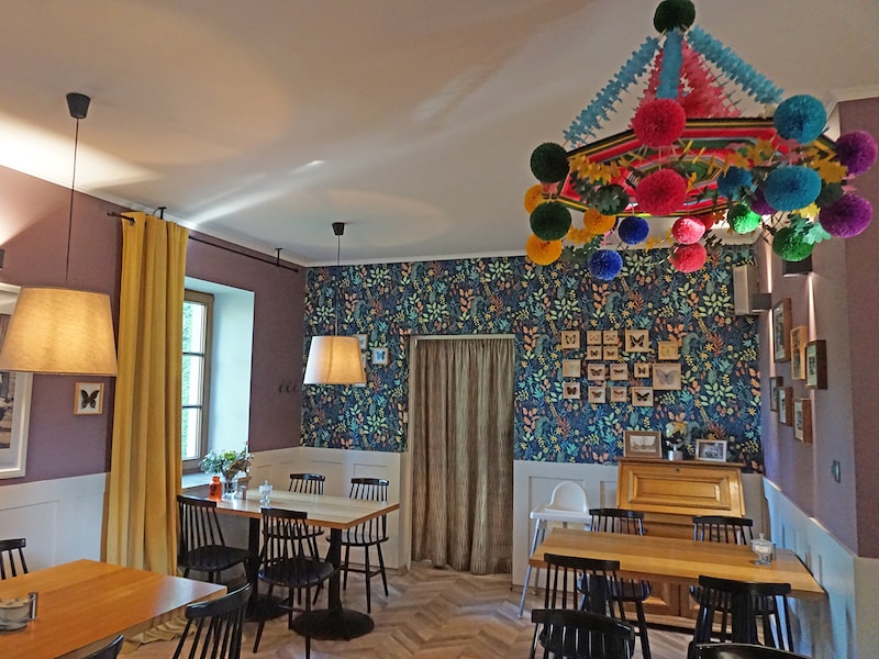 ウォヴィチの民芸品に彩られたかわいいレストラン「Restauracja Powroty」