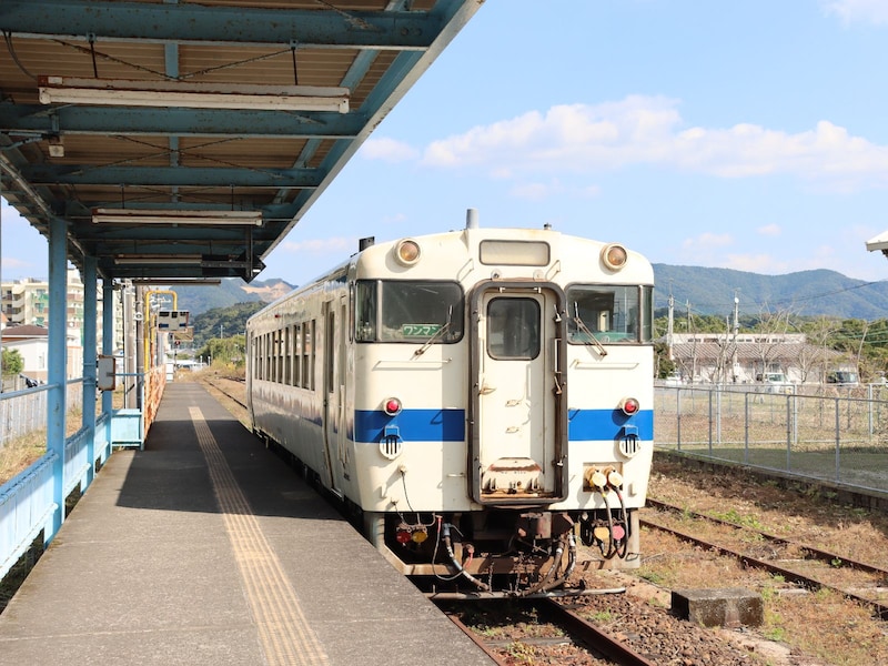 志布志駅に到着