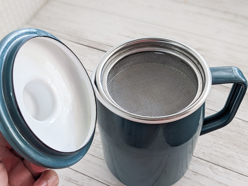 まずステンレス製のこし網がある