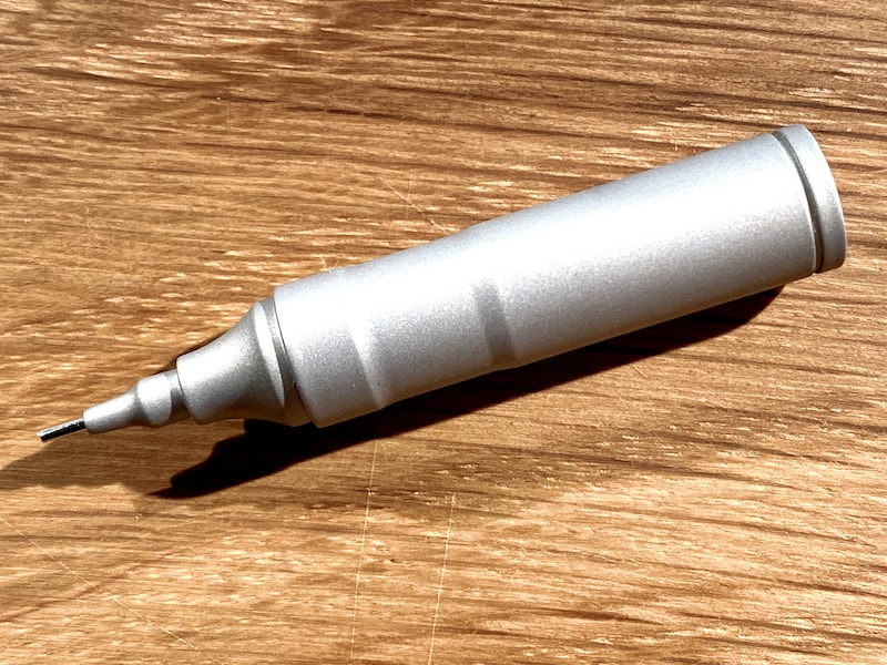 グリップから先端までは一体成形