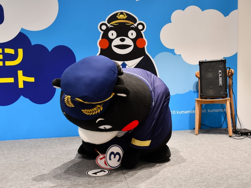 「くまモンエアポート」=11月25日、熊本県益城町