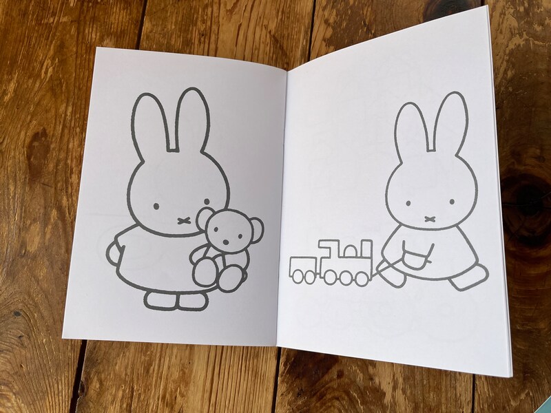 キャンドゥの「ミッフィーぬりえ」は線が太めかつ細かくないのでぬりやすい