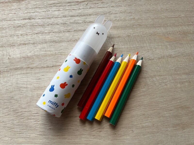 キャンドゥのミッフィーグッズ「ミニいろえんぴつ」は6色で容器も可愛い