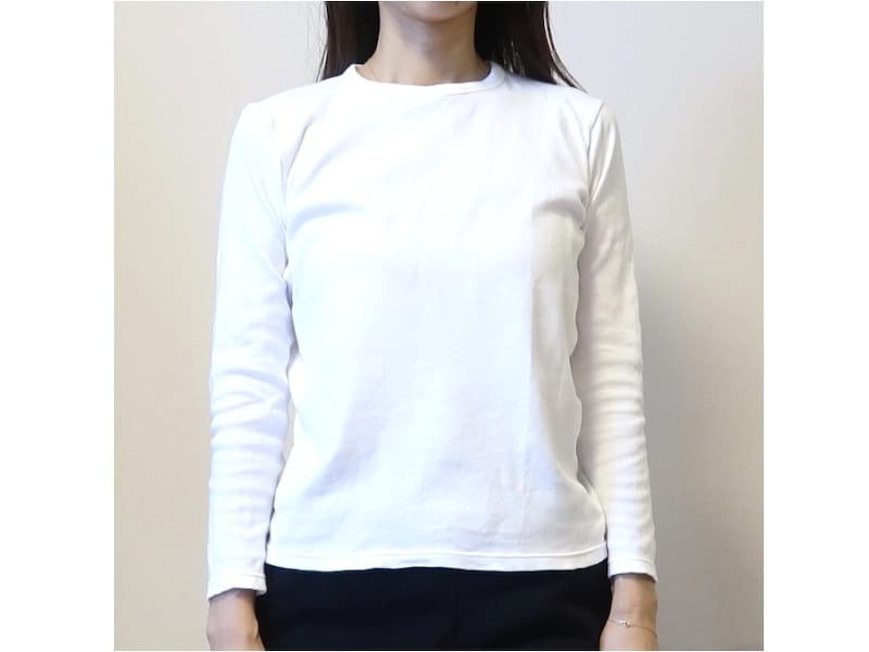 一枚でも着られるクルーネックTのようなデザインが使いやすい